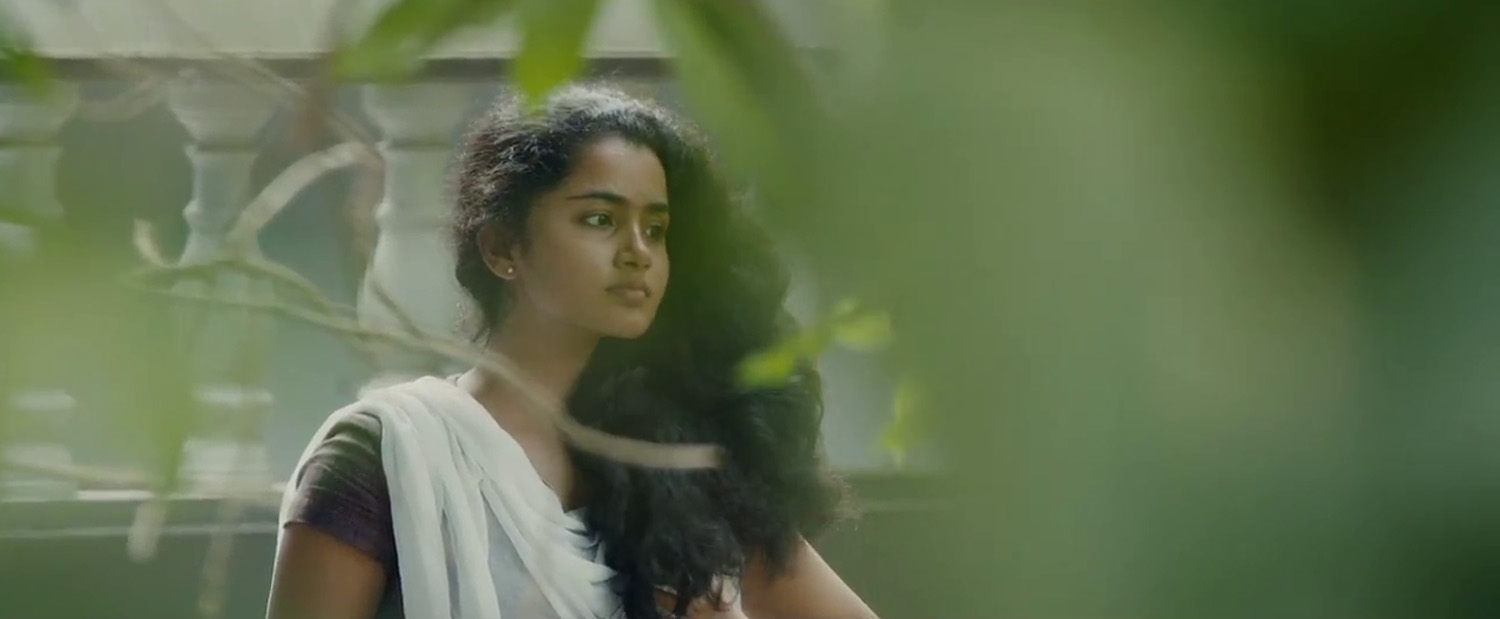 https://onlookersmedia.in/wp-content/uploads/2015/04/Anupama-Parameswaran-Stills-Images-Photos-Premam-Actress-Stills-Malayalam-Movie-2015-Onlookers-Media-3.jpg
