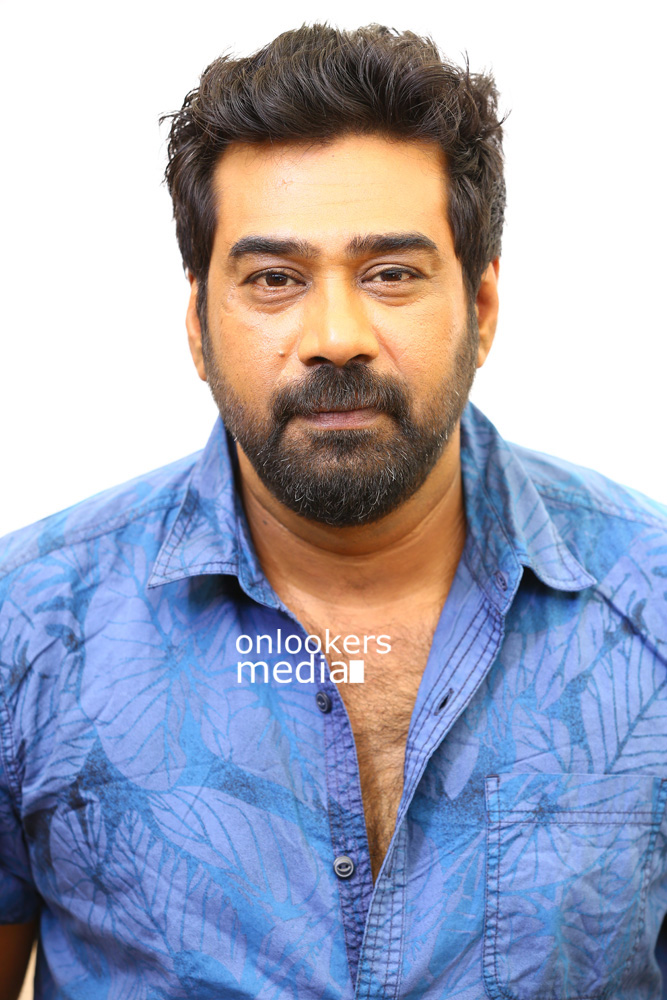 https://onlookersmedia.in/wp-content/uploads/2015/04/Biju-Menon-In-Madhura-Naranga-Stills-Images-Photos-Malayalam-Movie-2015-Onlookers-Media-9.jpg