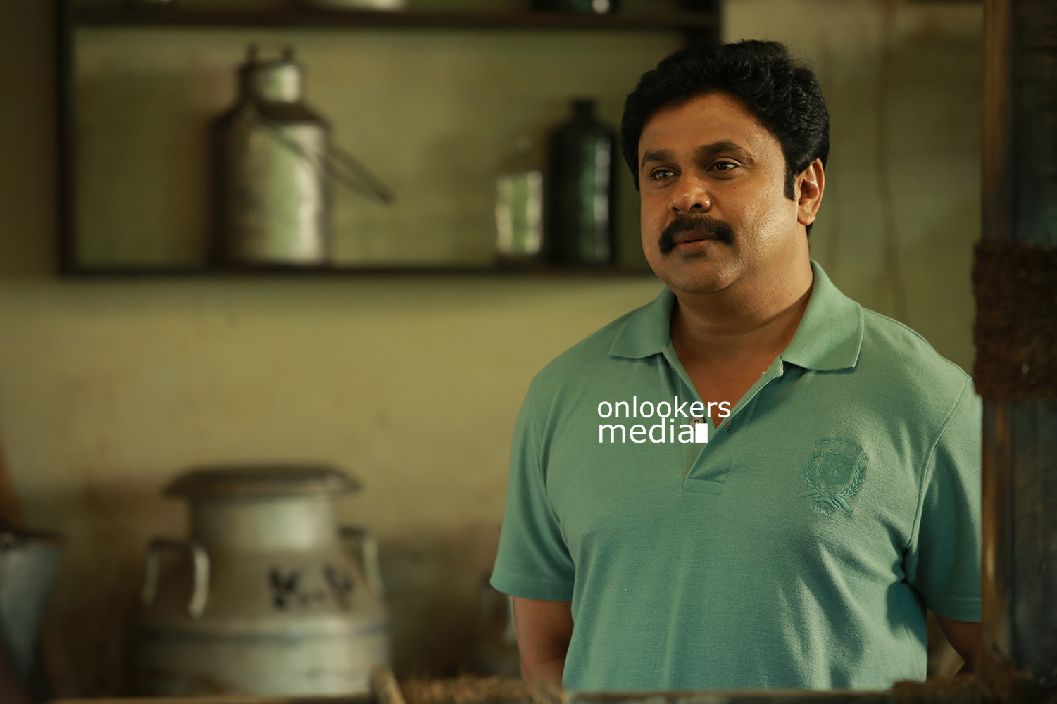 https://onlookersmedia.in/wp-content/uploads/2015/04/Chandrettan-Evideya-Stills-Images-Photos-Dileep-Namitha-Pramod-Anusree-Malayalam-Movie-2015-Onlookers-Media-13.jpg