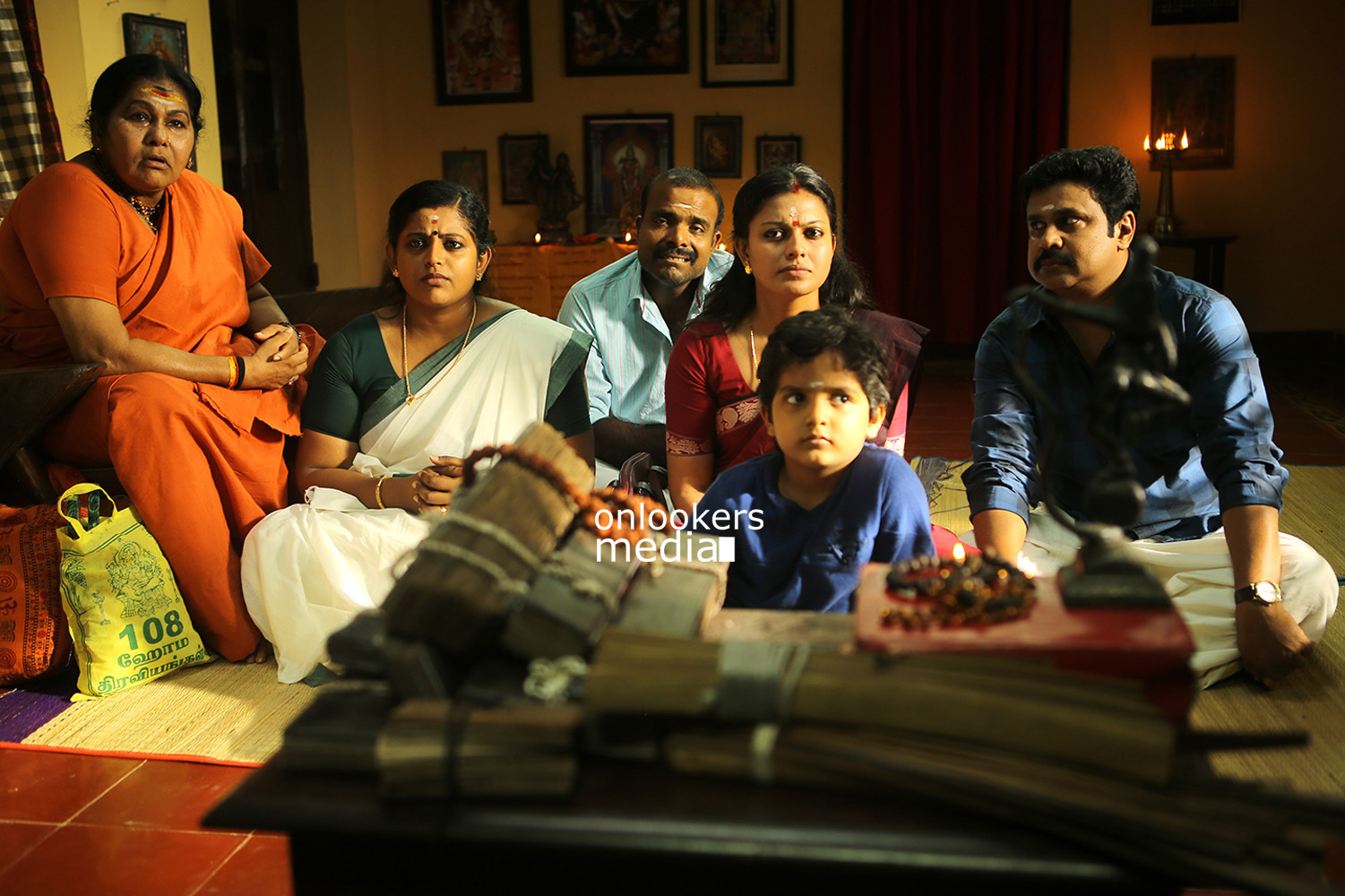 https://onlookersmedia.in/wp-content/uploads/2015/04/Chandrettan-Evideya-Stills-Images-Photos-Dileep-Namitha-Pramod-Anusree-Malayalam-Movie-2015-Onlookers-Media-4.jpg