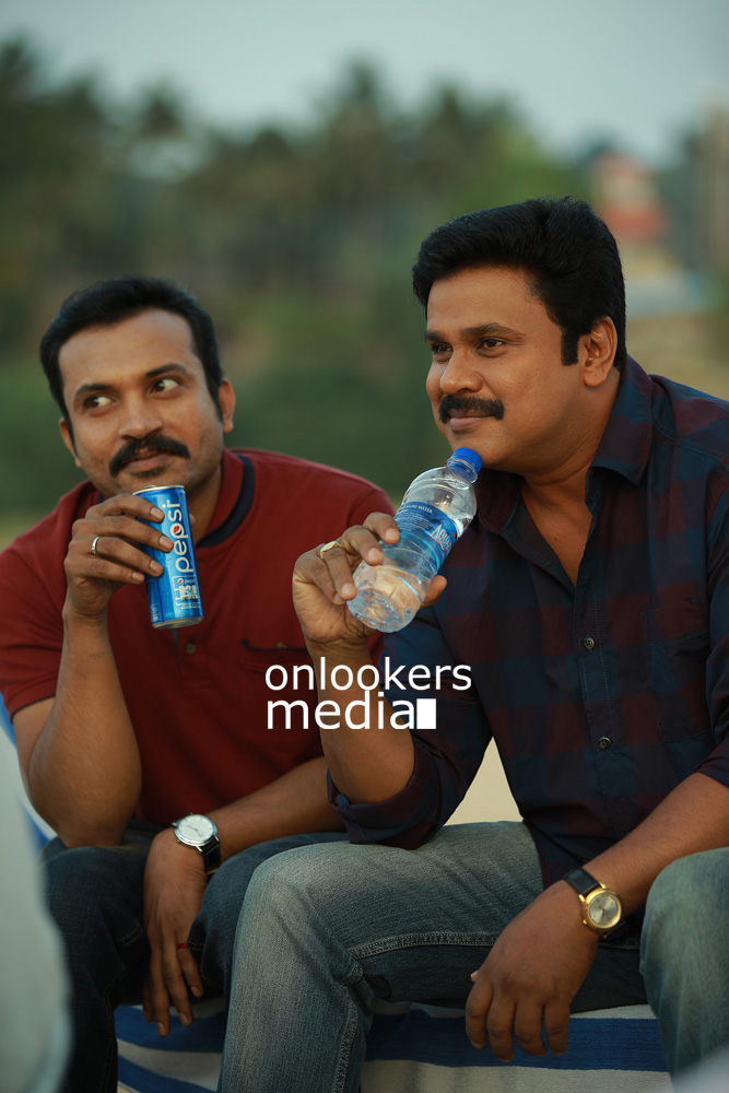 https://onlookersmedia.in/wp-content/uploads/2015/04/Chandrettan-Evideya-Stills-Images-Photos-Dileep-Namitha-Pramod-Anusree-Malayalam-Movie-2015-Onlookers-Media-9.jpg
