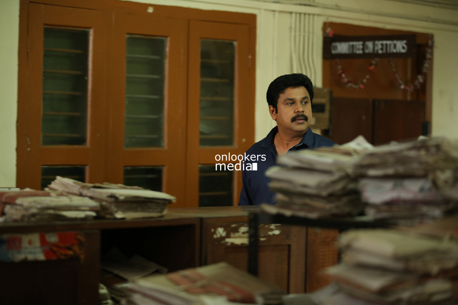 https://onlookersmedia.in/wp-content/uploads/2015/04/Chandrettan-Evideya-Stills-Images-Photos-Dileep-Namitha-Pramod-Anusree-Malayalam-Movie-Onlookers-Media-2.jpg