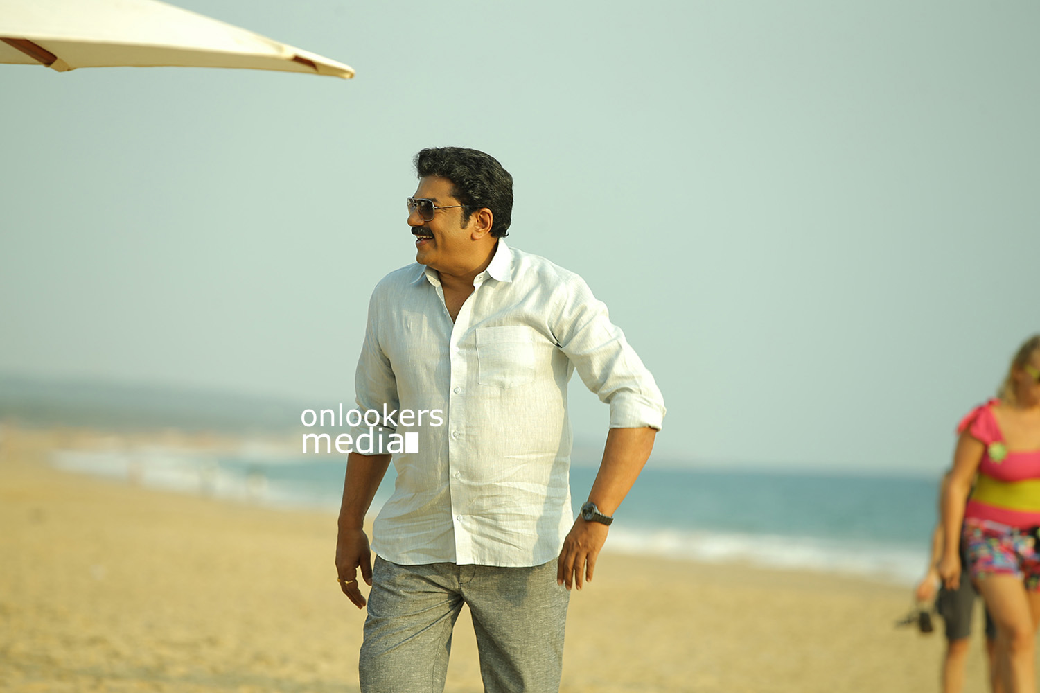 https://onlookersmedia.in/wp-content/uploads/2015/04/Chandrettan-Evideya-Stills-Images-Photos-Dileep-Namitha-Pramod-Anusree-Malayalam-Movie-Onlookers-Media-8.jpg