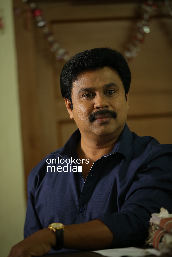 https://onlookersmedia.in/wp-content/uploads/2015/04/Dileep-In-Chandrettan-Evideya-Stills-Images-Photos-Namitha-Pramod-Anusree-Onlooekers-Media-12.jpg