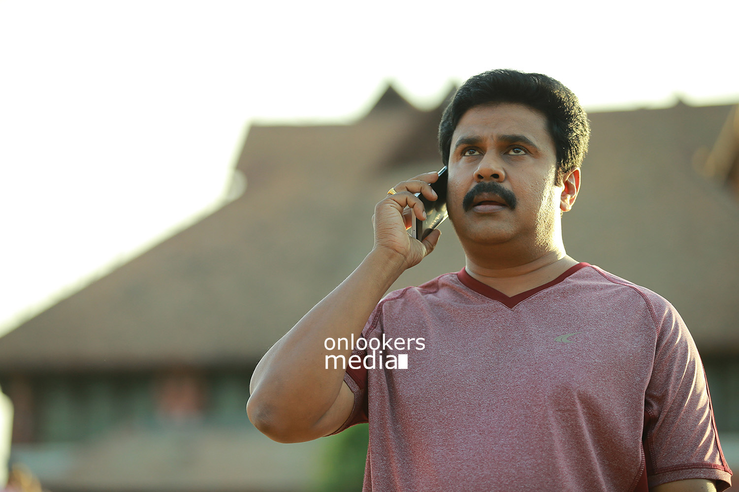 https://onlookersmedia.in/wp-content/uploads/2015/04/Dileep-In-Chandrettan-Evideya-Stills-Images-Photos-Namitha-Pramod-Anusree-Onlooekers-Media-7.jpg