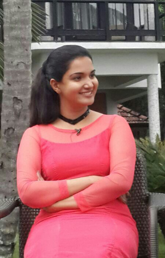 https://onlookersmedia.in/wp-content/uploads/2015/04/Honey-Rose-Stills-Photos-Images-Malayalam-Actress-Onlookers-Media-74.jpg