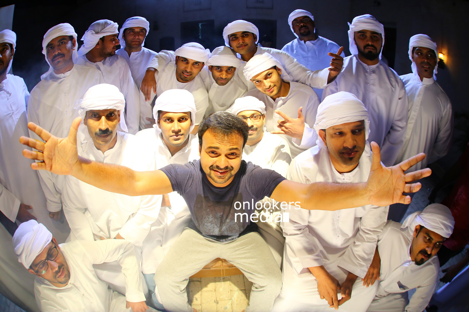https://onlookersmedia.in/wp-content/uploads/2015/04/Kunchacko-Boban-In-Madhura-Naranga-Stills-Images-Photos-Malayalam-Movie-2015-Onlookers-Media-22.jpg