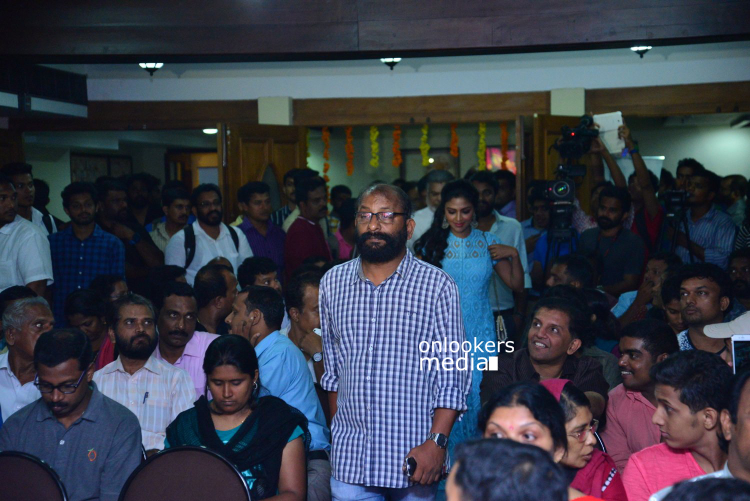 https://onlookersmedia.in/wp-content/uploads/2015/04/Lalila-O-Laila-Audio-Launch-Stills-Images-Mohanlal-Amala-Paul-Malayalam-Movie-2015-Onlookers-Media-101.jpg