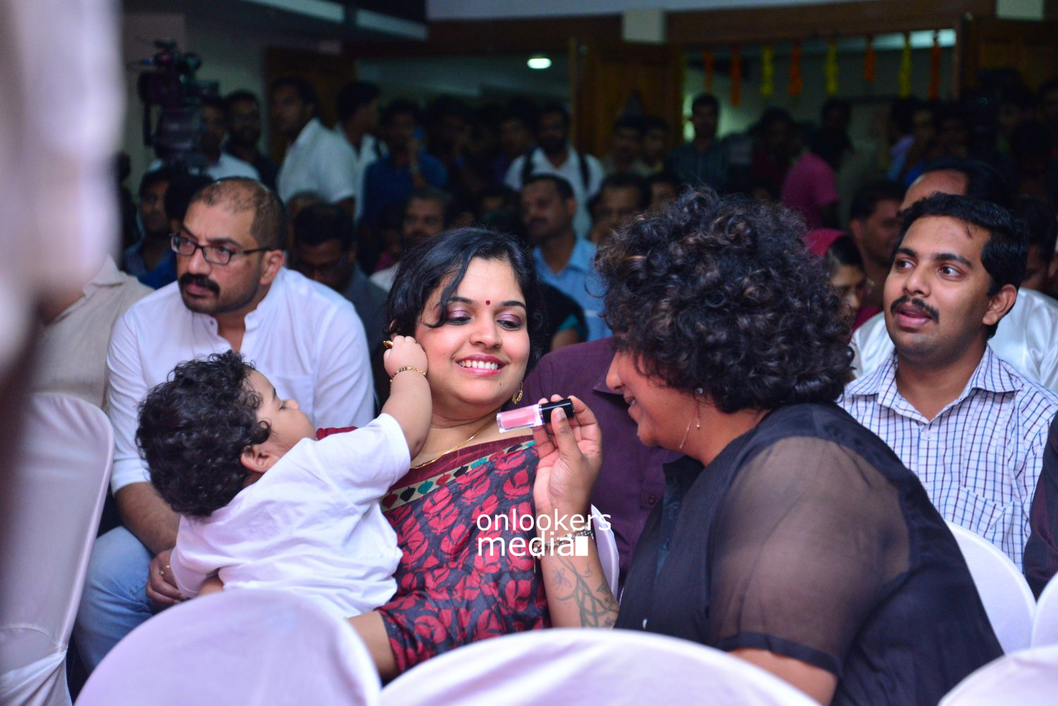 https://onlookersmedia.in/wp-content/uploads/2015/04/Lalila-O-Laila-Audio-Launch-Stills-Images-Mohanlal-Amala-Paul-Malayalam-Movie-2015-Onlookers-Media-102.jpg