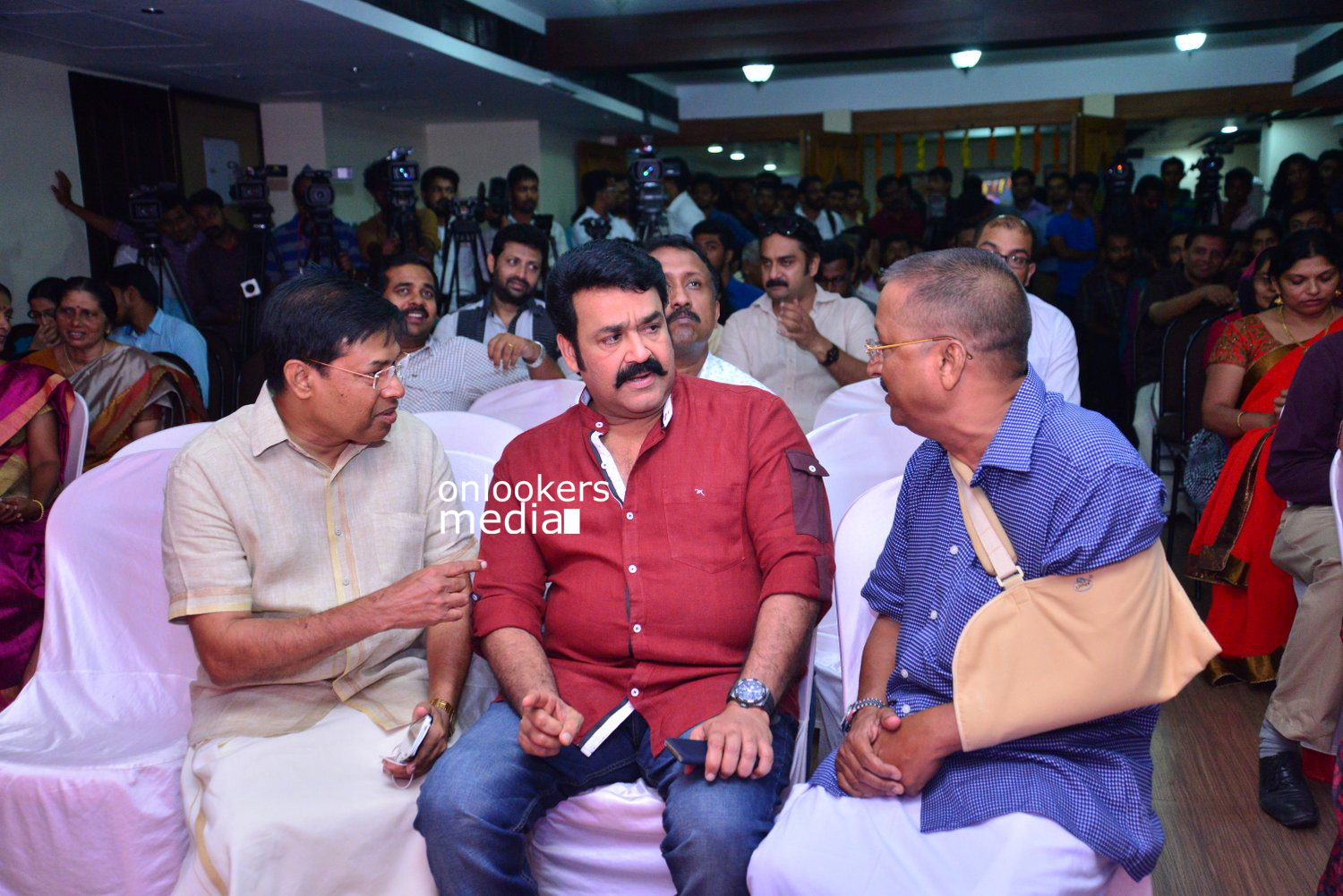 https://onlookersmedia.in/wp-content/uploads/2015/04/Lalila-O-Laila-Audio-Launch-Stills-Images-Mohanlal-Amala-Paul-Malayalam-Movie-2015-Onlookers-Media-103.jpg