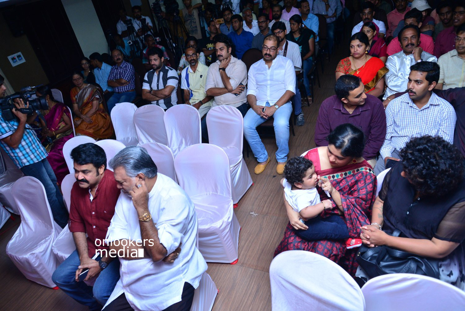 https://onlookersmedia.in/wp-content/uploads/2015/04/Lalila-O-Laila-Audio-Launch-Stills-Images-Mohanlal-Amala-Paul-Malayalam-Movie-2015-Onlookers-Media-110.jpg