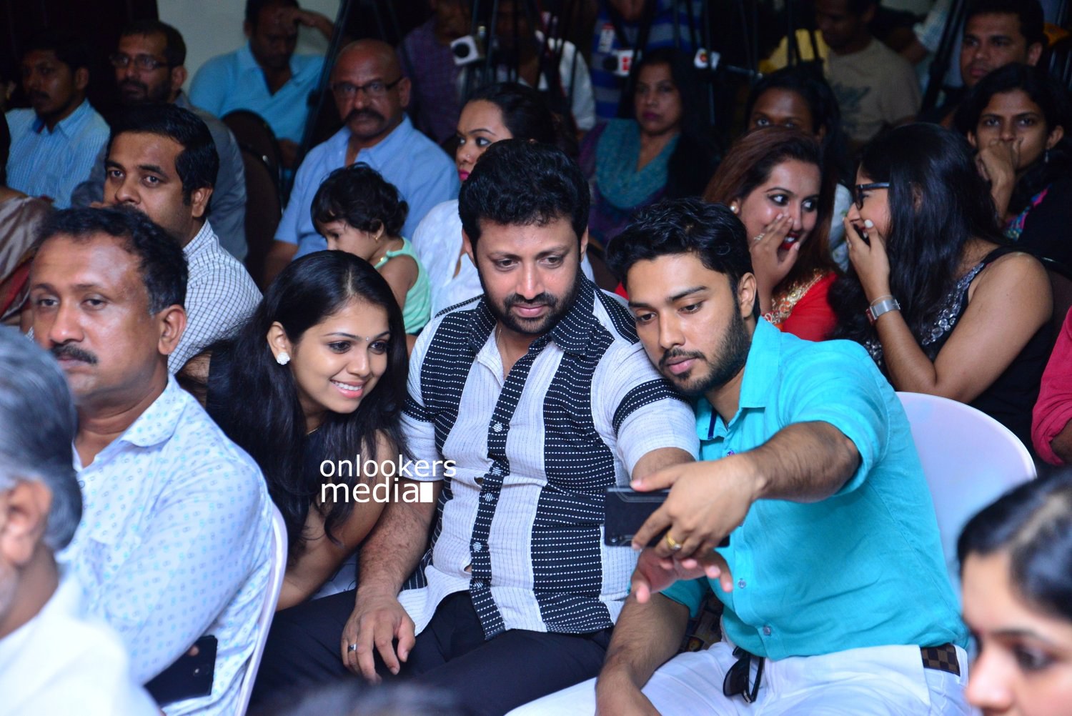 https://onlookersmedia.in/wp-content/uploads/2015/04/Lalila-O-Laila-Audio-Launch-Stills-Images-Mohanlal-Amala-Paul-Malayalam-Movie-2015-Onlookers-Media-3.jpg