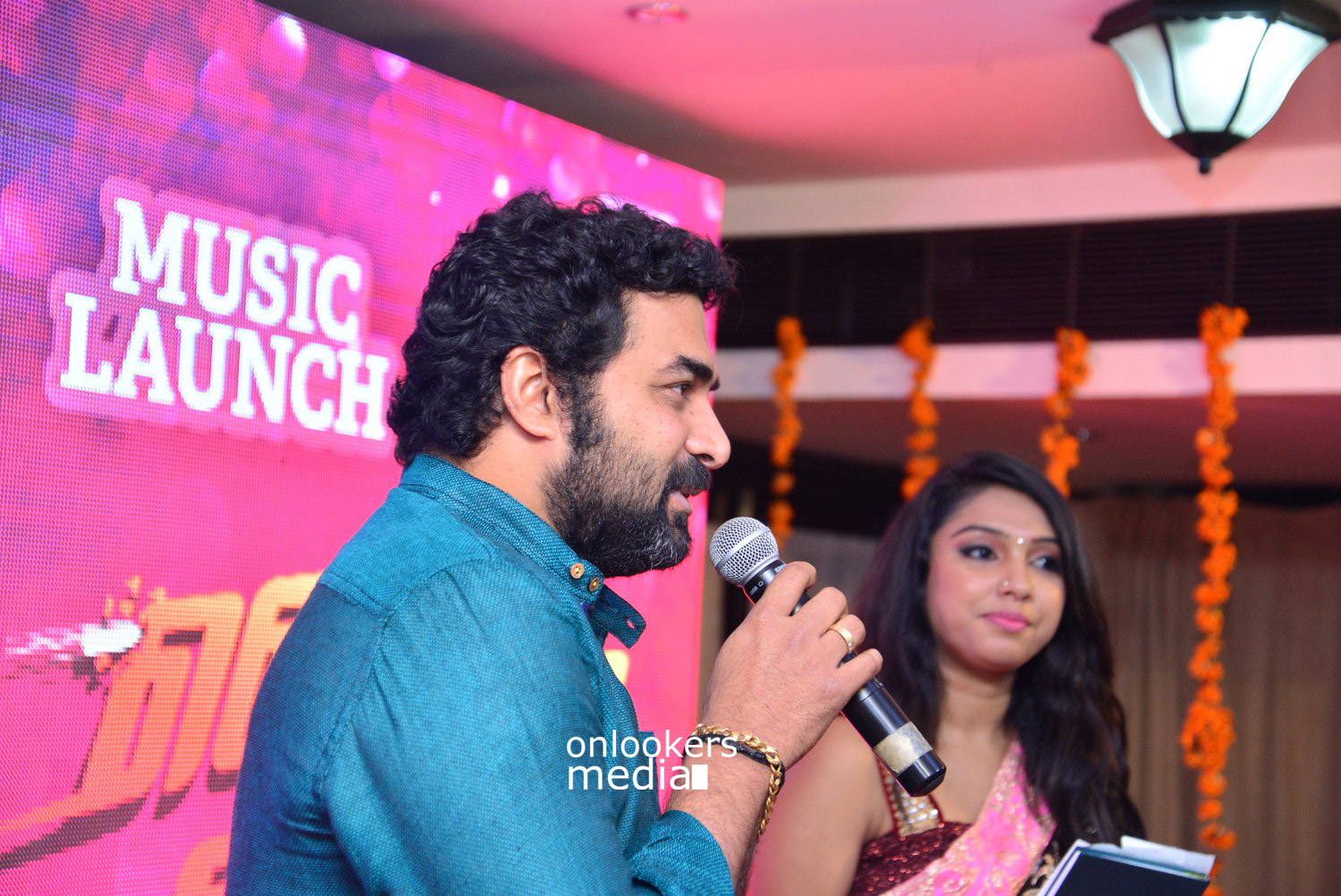 https://onlookersmedia.in/wp-content/uploads/2015/04/Lalila-O-Laila-Audio-Launch-Stills-Images-Mohanlal-Amala-Paul-Malayalam-Movie-2015-Onlookers-Media-42.jpg
