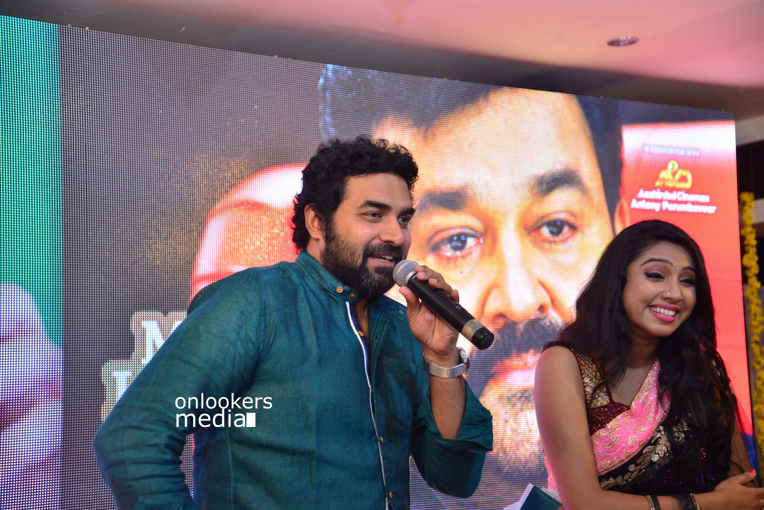 https://onlookersmedia.in/wp-content/uploads/2015/04/Lalila-O-Laila-Audio-Launch-Stills-Images-Mohanlal-Amala-Paul-Malayalam-Movie-2015-Onlookers-Media-43.jpg
