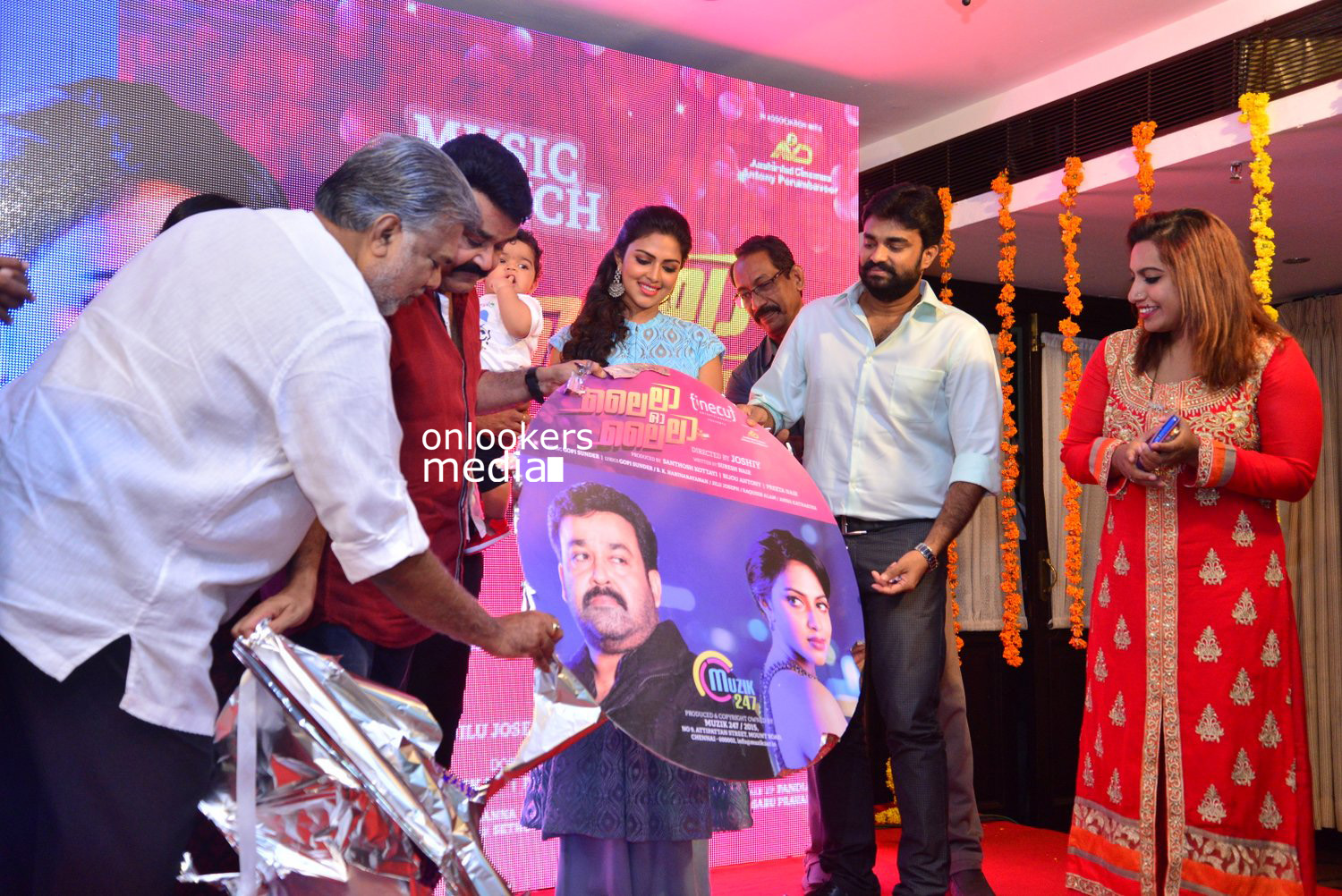 https://onlookersmedia.in/wp-content/uploads/2015/04/Lalila-O-Laila-Audio-Launch-Stills-Images-Mohanlal-Amala-Paul-Malayalam-Movie-2015-Onlookers-Media-68.jpg