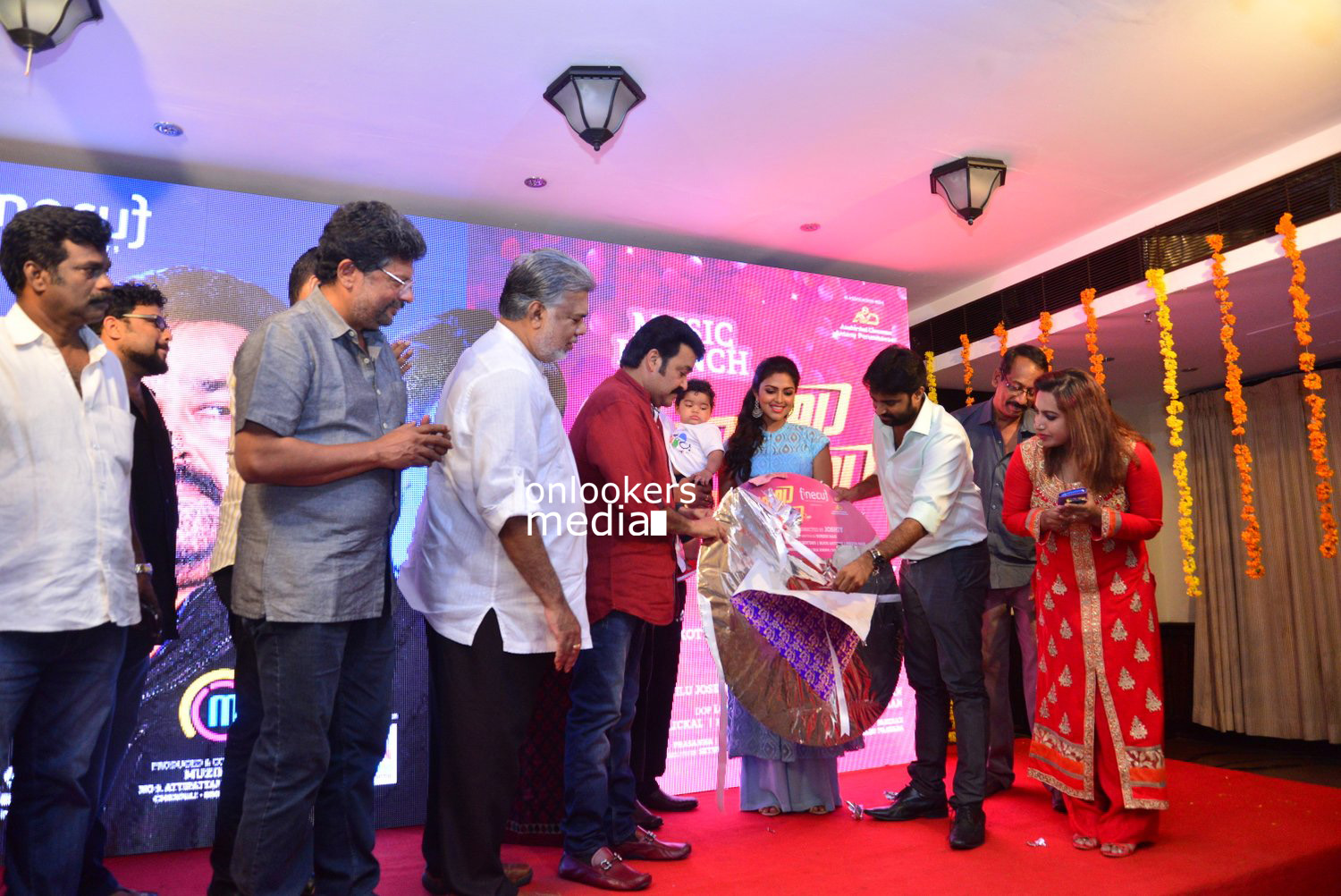https://onlookersmedia.in/wp-content/uploads/2015/04/Lalila-O-Laila-Audio-Launch-Stills-Images-Mohanlal-Amala-Paul-Malayalam-Movie-2015-Onlookers-Media-69.jpg