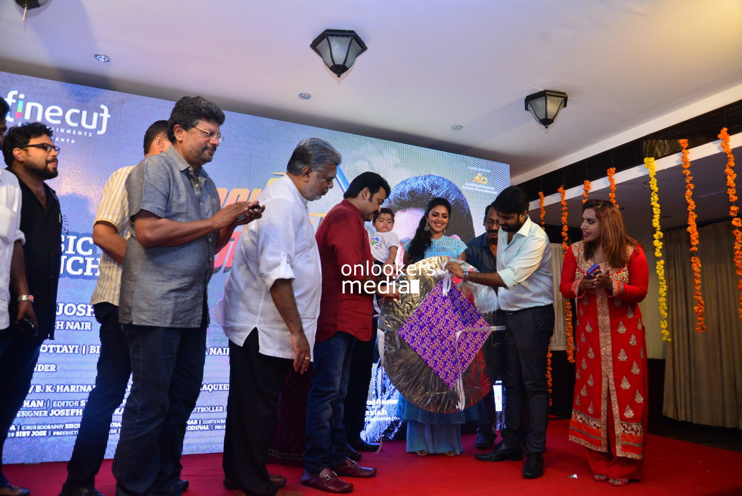 https://onlookersmedia.in/wp-content/uploads/2015/04/Lalila-O-Laila-Audio-Launch-Stills-Images-Mohanlal-Amala-Paul-Malayalam-Movie-2015-Onlookers-Media-70.jpg