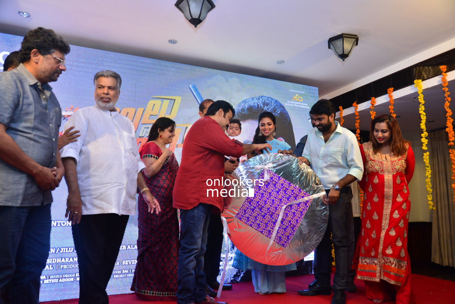 https://onlookersmedia.in/wp-content/uploads/2015/04/Lalila-O-Laila-Audio-Launch-Stills-Images-Mohanlal-Amala-Paul-Malayalam-Movie-2015-Onlookers-Media-71.jpg