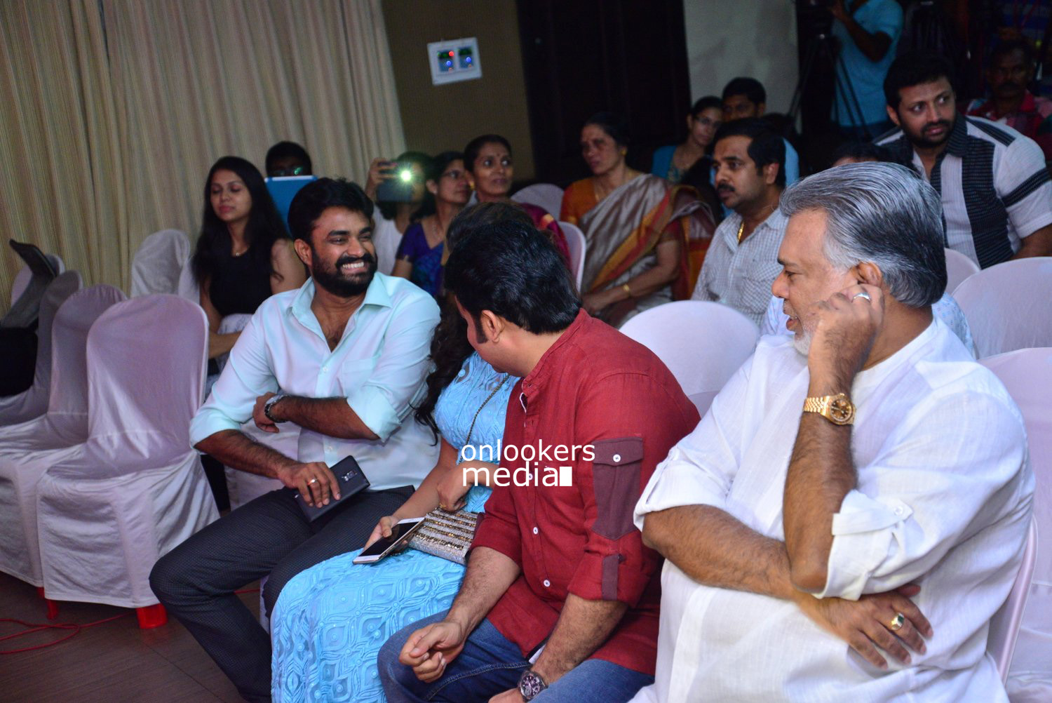 https://onlookersmedia.in/wp-content/uploads/2015/04/Lalila-O-Laila-Audio-Launch-Stills-Images-Mohanlal-Amala-Paul-Malayalam-Movie-2015-Onlookers-Media-94.jpg