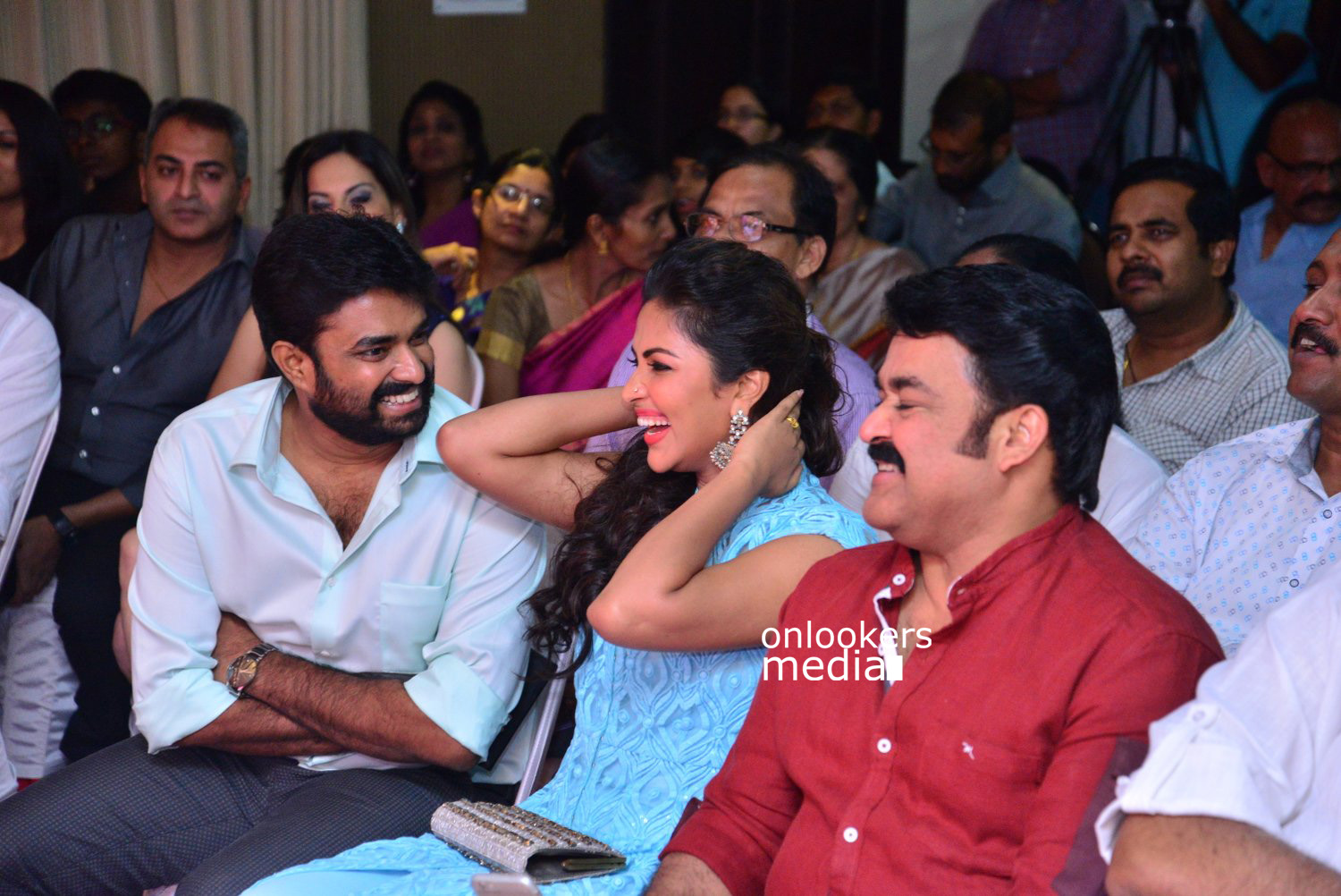 https://onlookersmedia.in/wp-content/uploads/2015/04/Mohanlal-Amala-Paul-at-Lalila-O-Laila-Audio-Launch-Stills-Images-Malayalam-Movie-2015-Onlookers-Media-8.jpg
