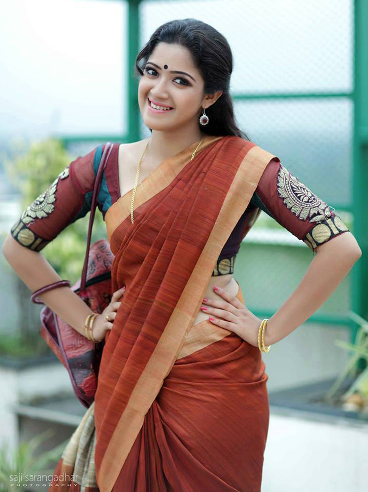 https://onlookersmedia.in/wp-content/uploads/2015/05/Abhirami-Suresh-Stills-Images-Photos-Malayalam-Actress-Onlookers-Media-32.jpg
