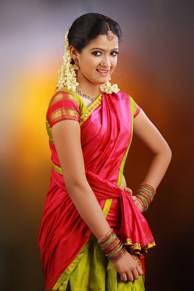 https://onlookersmedia.in/wp-content/uploads/2015/05/Abhirami-Suresh-Stills-Images-Photos-Malayalam-Actress-Onlookers-Media-47.jpg