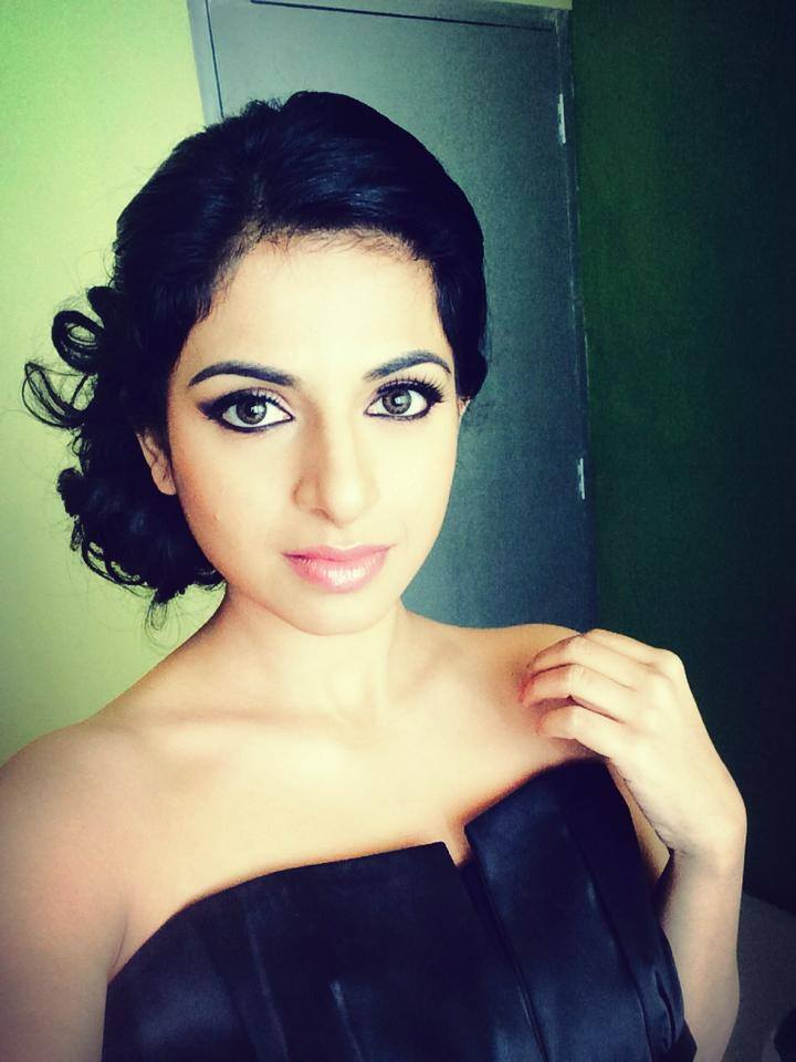 https://onlookersmedia.in/wp-content/uploads/2015/05/Actress-Selfie-South-Indian-Actresses-Stills-Images-Photos-Cute-Actress-14.jpg