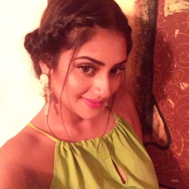 https://onlookersmedia.in/wp-content/uploads/2015/05/Actress-Selfie-South-Indian-Actresses-Stills-Images-Photos-Cute-Actress-17.jpg
