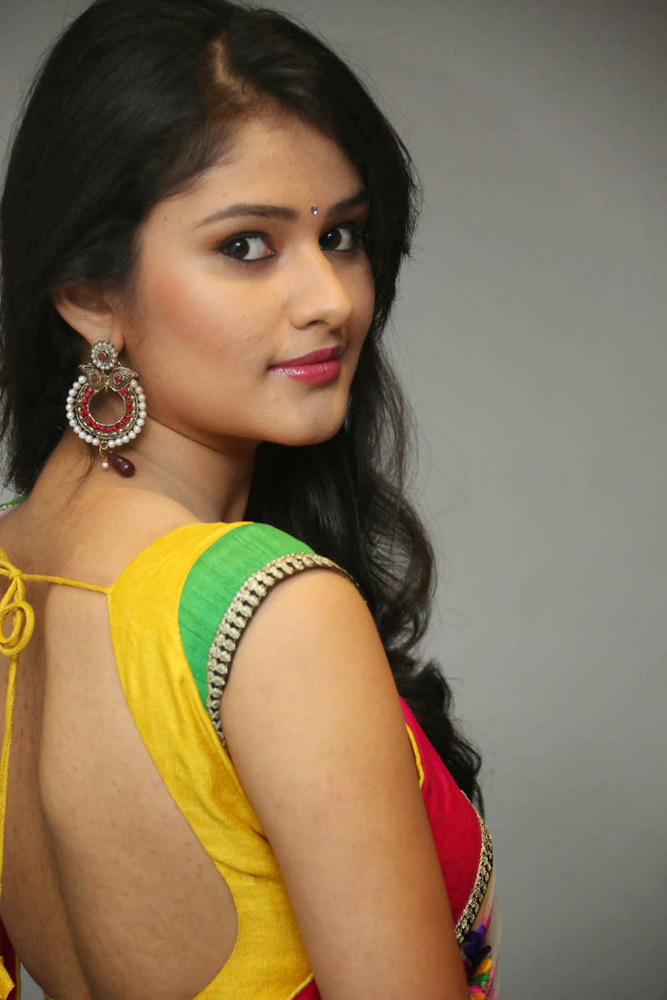 https://onlookersmedia.in/wp-content/uploads/2015/05/Actress-Stills-Images-Photos-Tamil-Actress-South-Indian-Actress-40.jpg