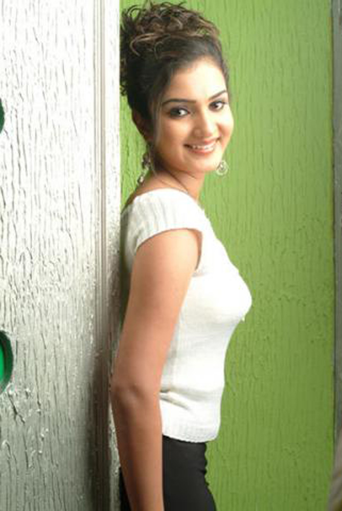 Actress Stills-Images-Photos-Tamil Actress-South Indian Actress
