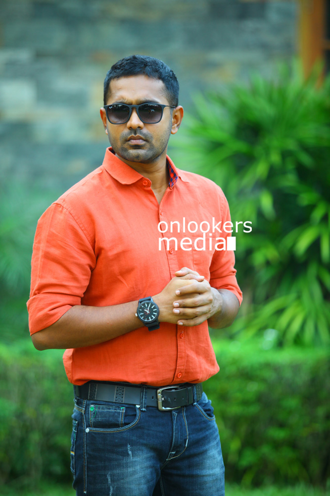 https://onlookersmedia.in/wp-content/uploads/2015/05/Asif-Ali-in-Nirnayakam-Stills-Images-Photos-Malayalam-Movie-2015-Bobby-Sanjay-VK-Prakash-Onlookers-Media-11.jpg