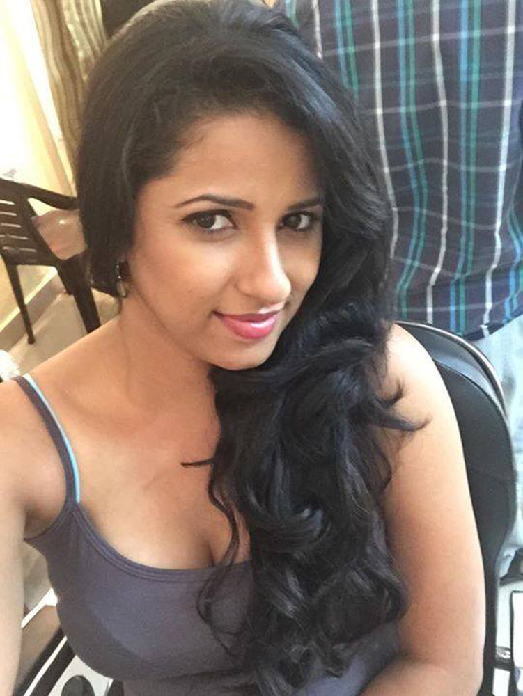 https://onlookersmedia.in/wp-content/uploads/2015/05/Indian-Actress-Selfie-Actress-Stills-Images-Photos-1.jpg