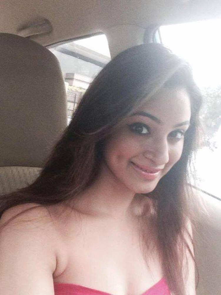 https://onlookersmedia.in/wp-content/uploads/2015/05/Indian-Actress-Selfie-Actress-Stills-Images-Photos-15.jpg