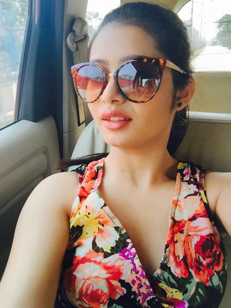 https://onlookersmedia.in/wp-content/uploads/2015/05/Indian-Actress-Selfie-Actress-Stills-Images-Photos-4.jpg