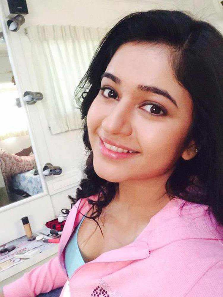 https://onlookersmedia.in/wp-content/uploads/2015/05/Indian-Actress-Selfie-Actress-Stills-Images-Photos-9.jpg