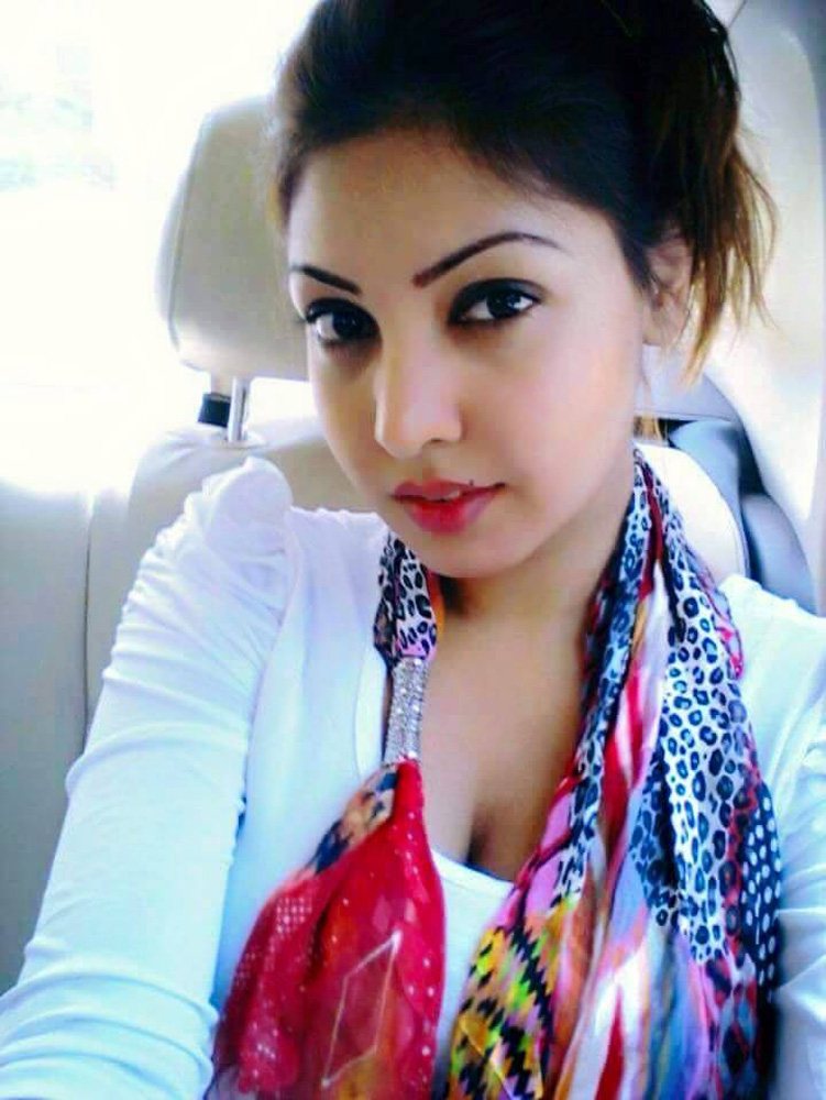 https://onlookersmedia.in/wp-content/uploads/2015/05/Komal-Jha-Selfie-Actress-Stills-Images-Photos-3.jpg