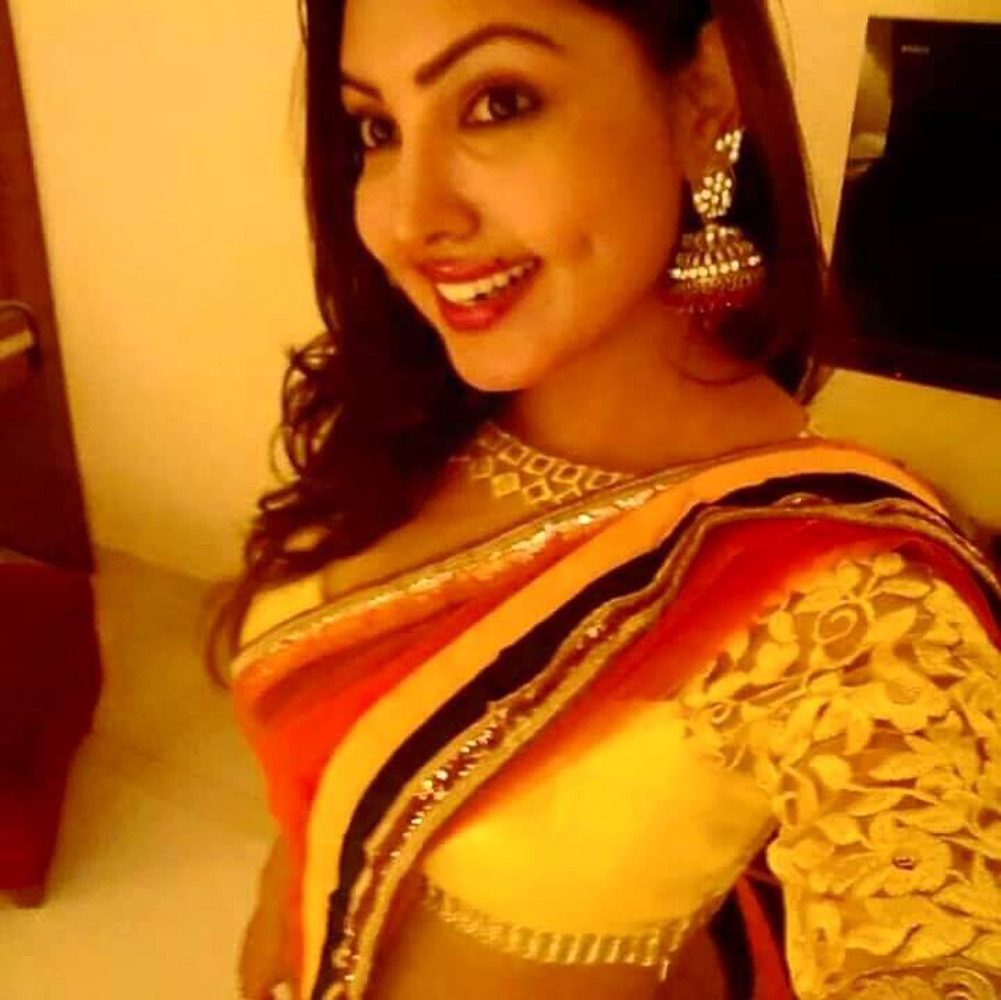 https://onlookersmedia.in/wp-content/uploads/2015/05/Komal-Jha-Selfie-Actress-Stills-Images-Photos-7.jpg