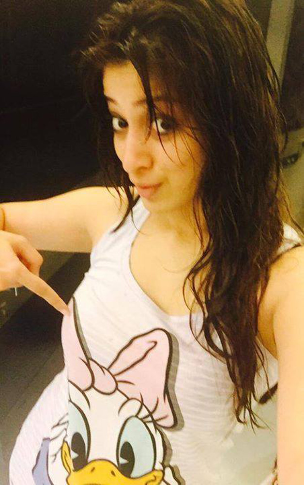 https://onlookersmedia.in/wp-content/uploads/2015/05/Lakshi-Rai-Selfie-Actress-Stills-Images-Photos-2.jpg
