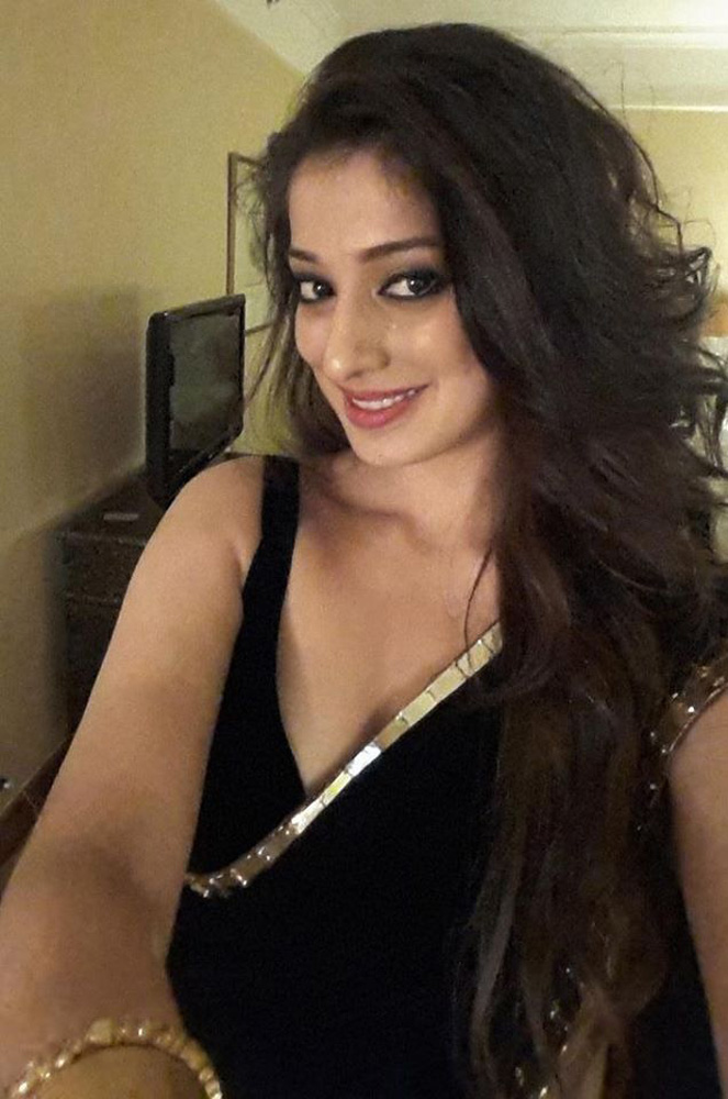 https://onlookersmedia.in/wp-content/uploads/2015/05/Lakshi-Rai-Selfie-Actress-Stills-Images-Photos-3.jpg