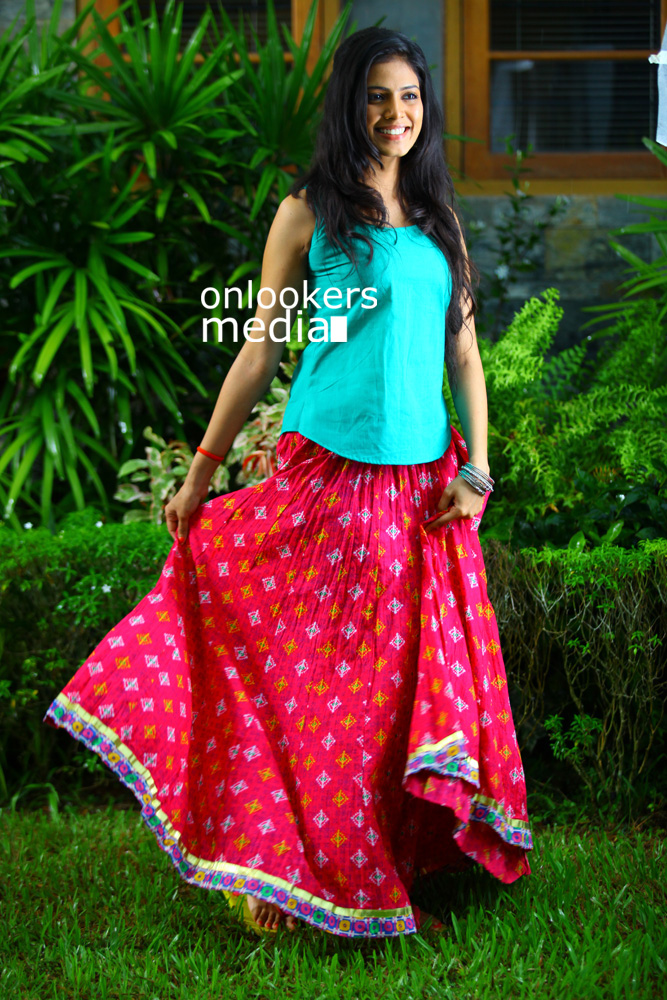 https://onlookersmedia.in/wp-content/uploads/2015/05/Malavika-Mohanan-in-Nirnayakam-Stills-Images-Asif-Ali-Malayalam-Movie-2015-Bobby-Sanjay-VKP-Onlookers-Media-3.jpg