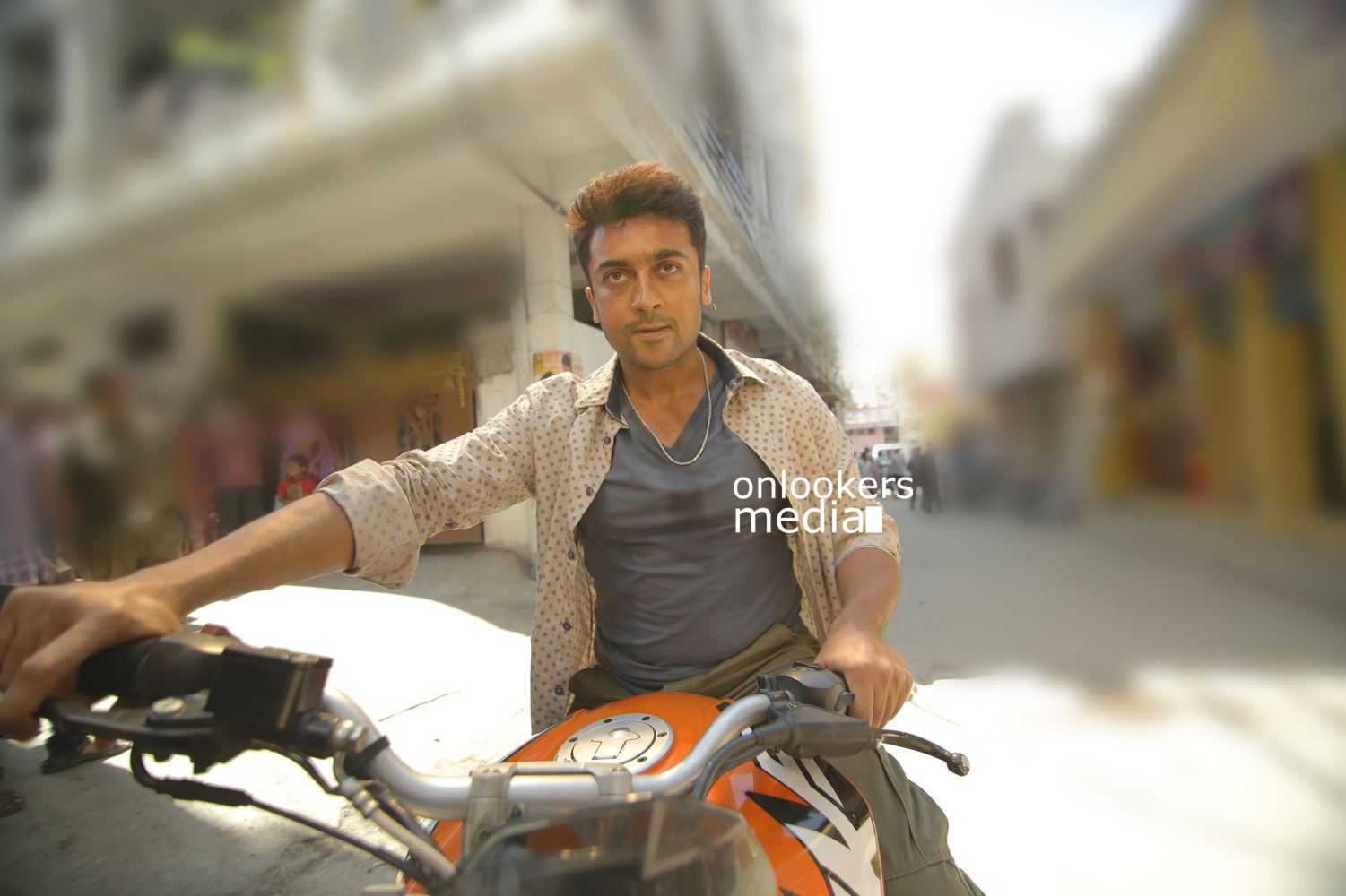 https://onlookersmedia.in/wp-content/uploads/2015/05/Masss-Stills-Images-Photos-Posters-Suriya-Nayanthara-Massu-Engira-Massilamani-Stills-Tamil-Movie-2015-Onlookers-Media-23.jpg