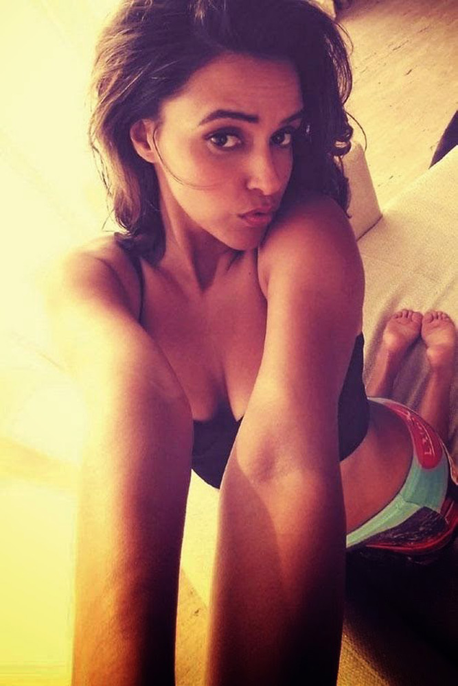 https://onlookersmedia.in/wp-content/uploads/2015/05/Neha-Dhupia-Selfie-Actress-Stills-Images-Photos.jpg