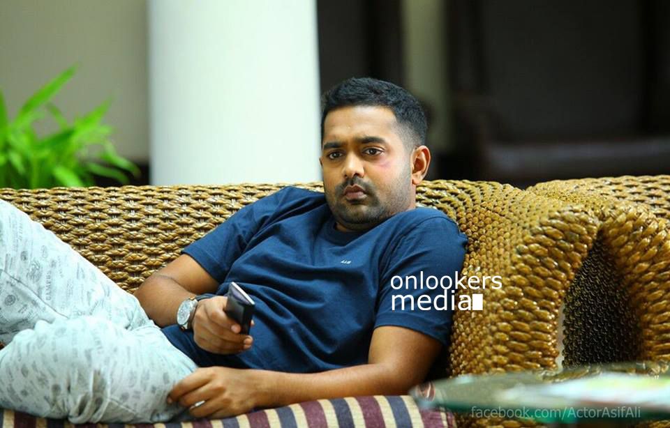 https://onlookersmedia.in/wp-content/uploads/2015/05/Nirnayakam-Stills-Posters-Images-Asif-Ali-Malavika-Mohanan-Malayalam-Movie-2015-Bobby-Sanjay-VKP-Onlookers-Media-17.jpg