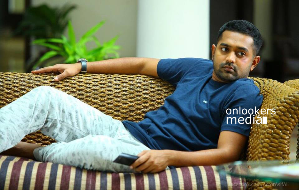 https://onlookersmedia.in/wp-content/uploads/2015/05/Nirnayakam-Stills-Posters-Images-Asif-Ali-Malavika-Mohanan-Malayalam-Movie-2015-Bobby-Sanjay-VKP-Onlookers-Media-18.jpg