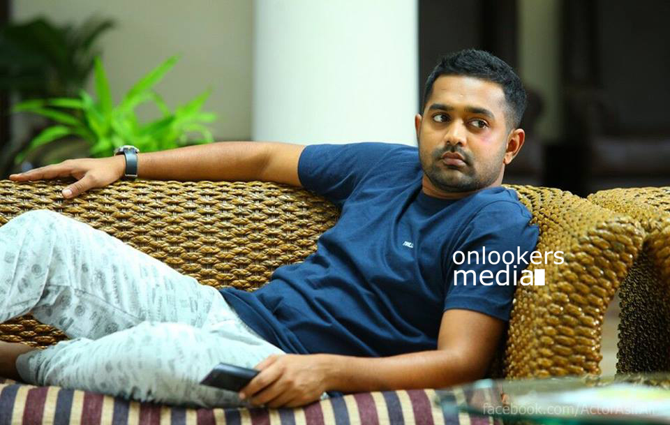 https://onlookersmedia.in/wp-content/uploads/2015/05/Nirnayakam-Stills-Posters-Images-Asif-Ali-Malavika-Mohanan-Malayalam-Movie-2015-Bobby-Sanjay-VKP-Onlookers-Media-19.jpg
