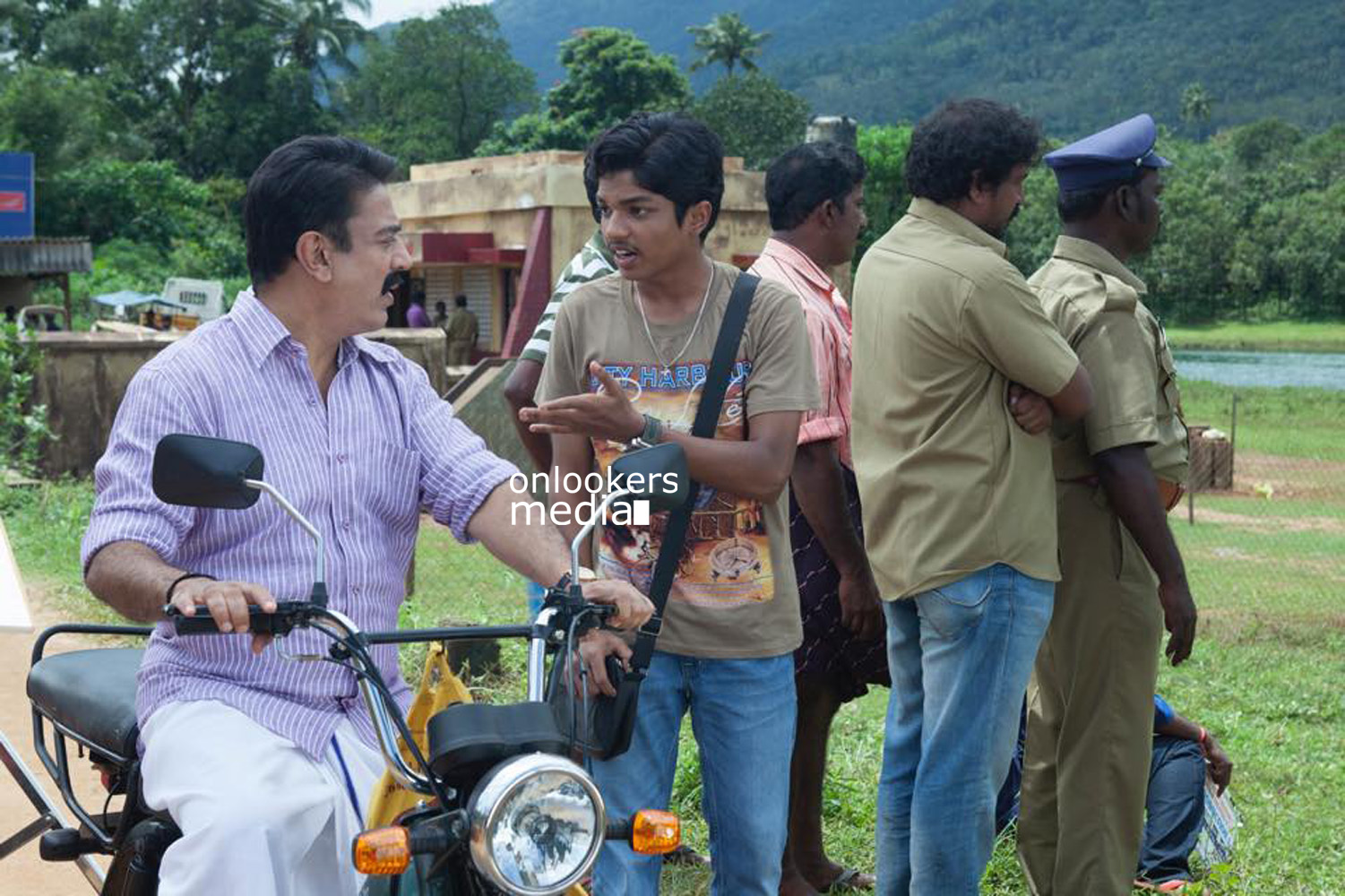 Papanasam Stills-Images-Photos-Kamal Haasan-Gauthami-Niveda Thomas-Esther Anil-Tamil Movie 2015-Onlookers Media (32)