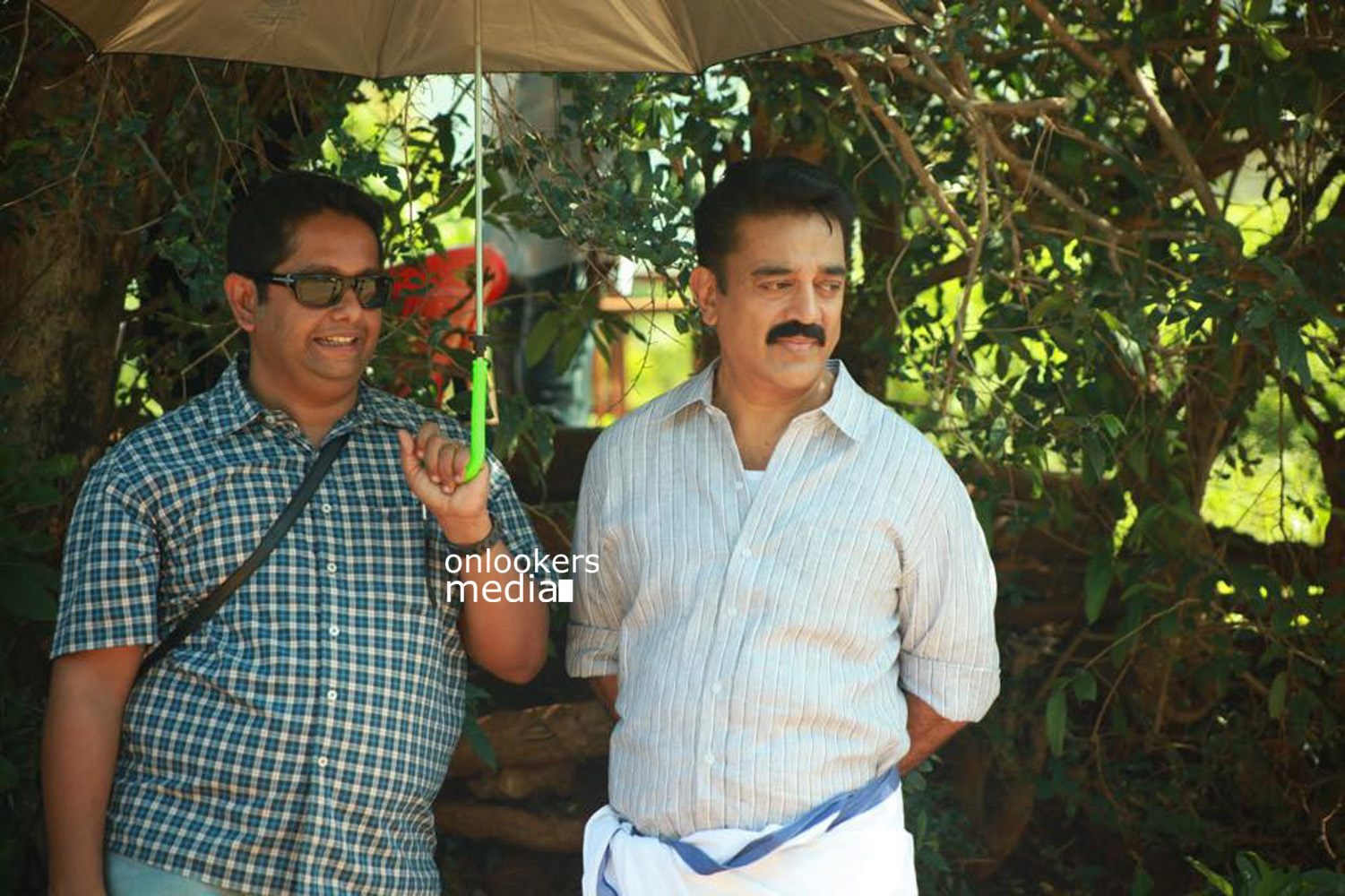 https://onlookersmedia.in/wp-content/uploads/2015/05/Papanasam-Stills-Images-Photos-Kamal-Haasan-Gauthami-Niveda-Thomas-Esther-Anil-Tamil-Movie-2015-Onlookers-Media-41.jpg