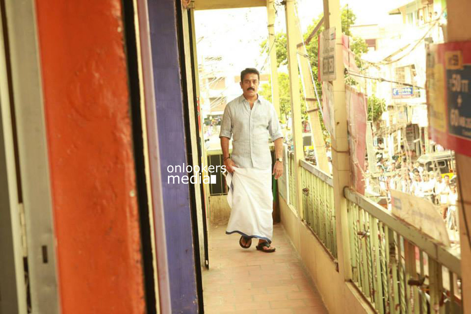 https://onlookersmedia.in/wp-content/uploads/2015/05/Papanasam-Stills-Images-Photos-Kamal-Haasan-Gauthami-Niveda-Thomas-Esther-Anil-Tamil-Movie-2015-Onlookers-Media-5.jpg