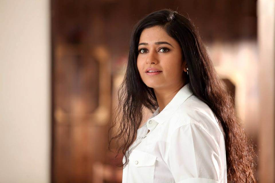 Poonam Bajwa Stills-Images-Photos-South Indian Actress-Times Of Movies