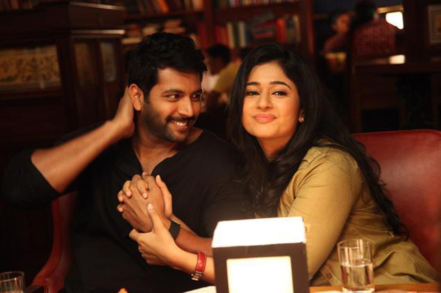 https://onlookersmedia.in/wp-content/uploads/2015/05/Romeo-Juliet-Stills-Images-Photos-Tamil-Movie-Jayam-Ravi-Hansika-Poonam-Bajwa-Tamil-Movie-2015-Onlookers-Media-17.jpg